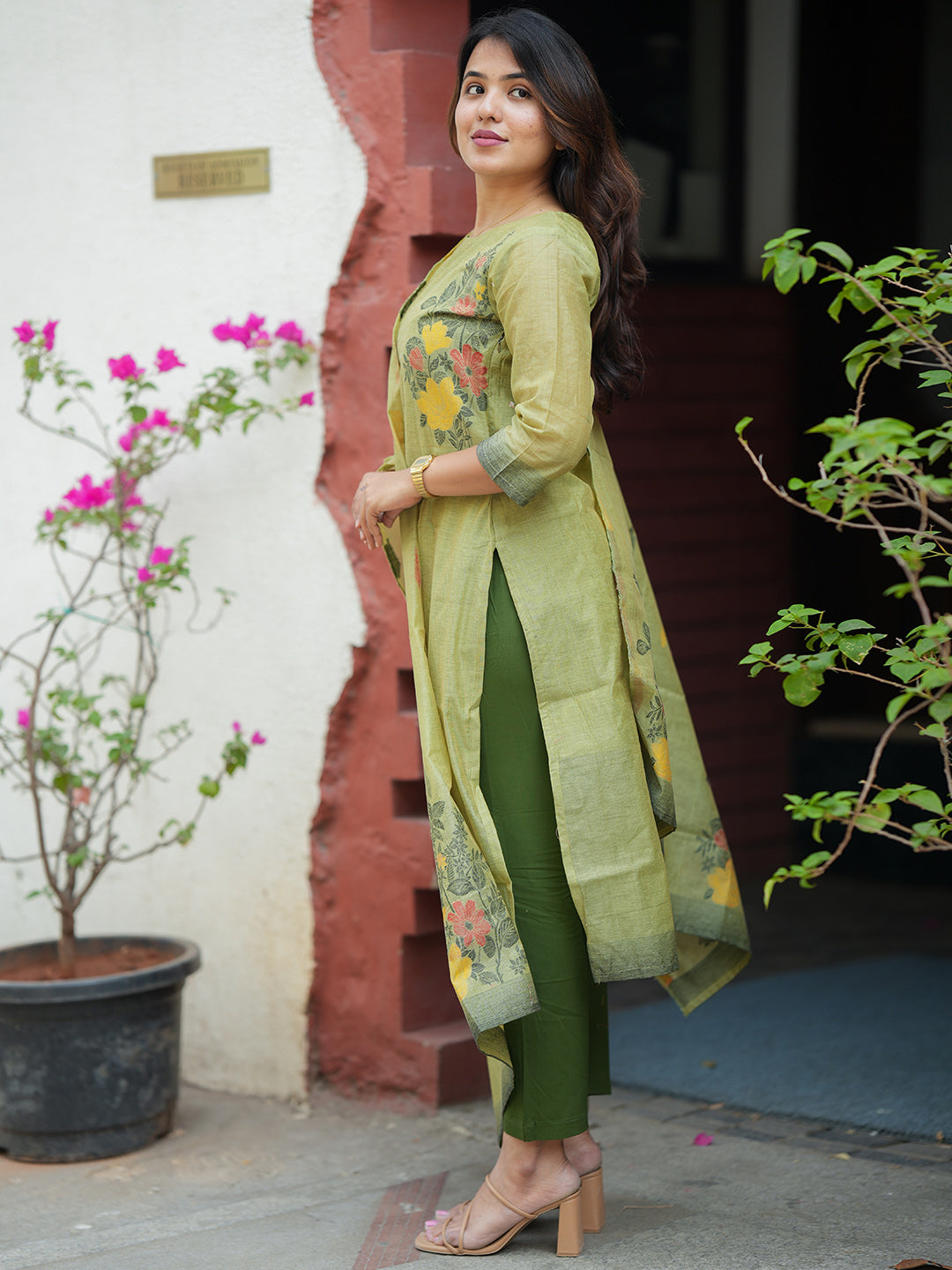 Color_ Mehndi Green